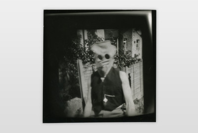 Billy Childish in great war gas mask Pinhole Foto, Fotopapier