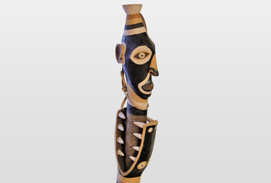 »Kulthaken« Befestigungshaken mit Clansymbolen der Gogodala, Ozeanien Detail