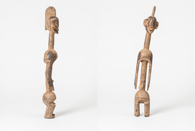Figur der Mumuye, Nigeria Holzskulptur, Bast, Leder, Glasperlen