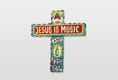 Jesus is music and beer Farbe und Kronkorken auf Holz